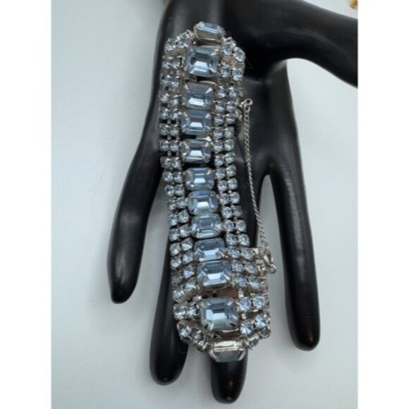 Vintage Wide Bracelet w/Prong Set Vibrant Sparkly Turquoise Blue Rhinestones - Picture 1 of 8